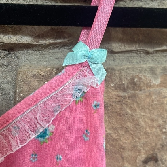 Pink nightgown with blue flower pattern. Size Large. - Picture 6 of 9